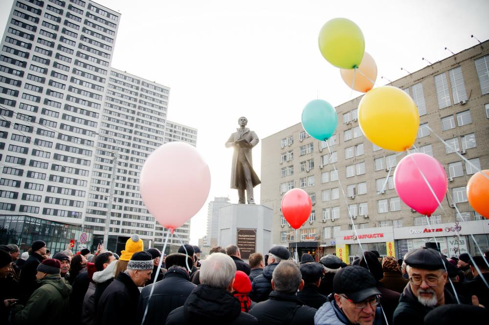 A monument to the legendary Rector of NETI was unveiled in Novosibirsk