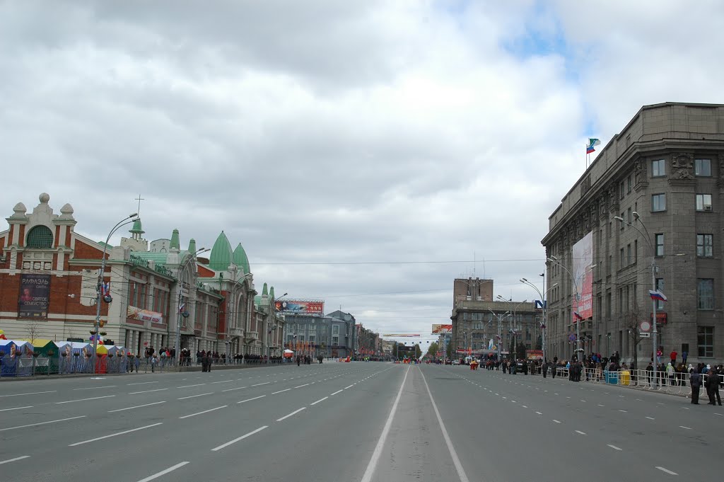 Красный проспект новосибирск. Проспект мира Новосибирск. Красный проспект самая длинная прямая улица в мире. Красный проспект Новосибирск фото.