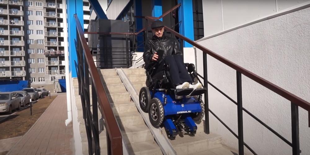 Novosibirsk engineer made the world's first stair-climbing wheelchair with all-wheel drive for mushroom pickers and fishermen with disabilities (video of the wheel chair testing)