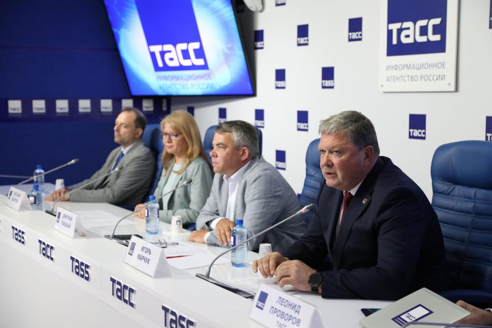 Igor Marchuk, Acting Rector of NSTU-NETI, presented joint scientific and educational projects with China