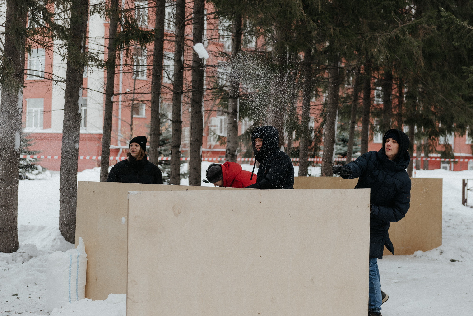 Brave and active: Novosibirsk students fought in snowballs at the NSTU NETI