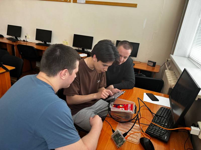 A smart "ballot box" with computer vision was developed at NSTU-NETI